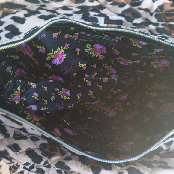 Betsy Johnson Leopard tote. - Picture 5 of 9